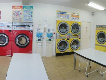 Koszty usług pralni w zależności od materiału, który chcemy wyprać