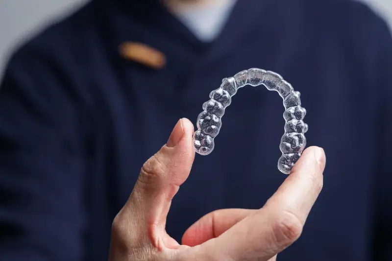 Dlaczego warto wybrac leczenie invisalign